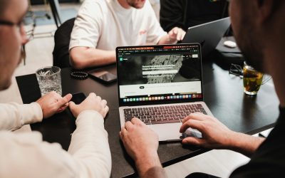 L’impact d’une voix off femme jeune dans le monde des starups et de la tech.