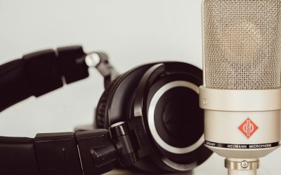 La voix off jeune et dynamique : l’arme secrète pour réussir votre campagne publicitaire.