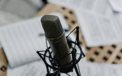 Une voix off jeune professionnelle pour votre communication : rajeunissez l’image de votre entreprise.